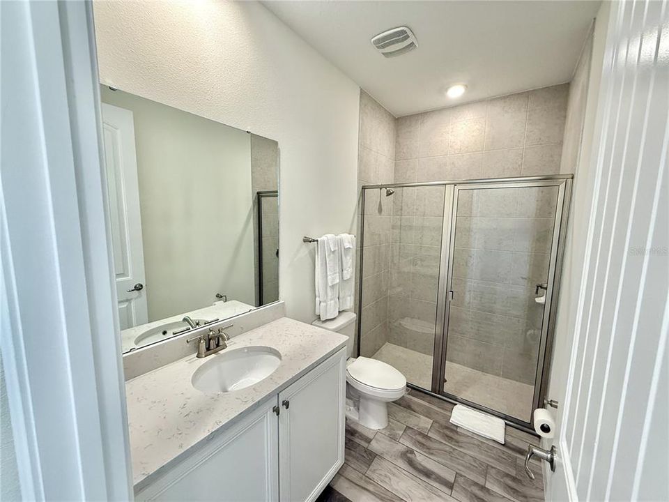 En Venta: $393,000 (3 camas, 3 baños, 1550 Pies cuadrados)