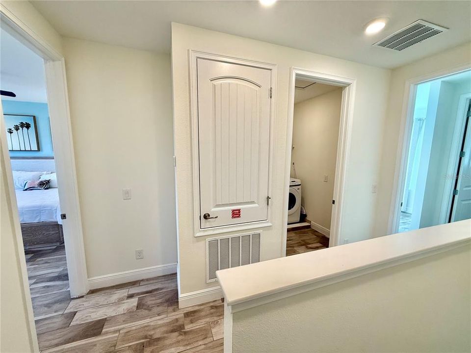 En Venta: $393,000 (3 camas, 3 baños, 1550 Pies cuadrados)
