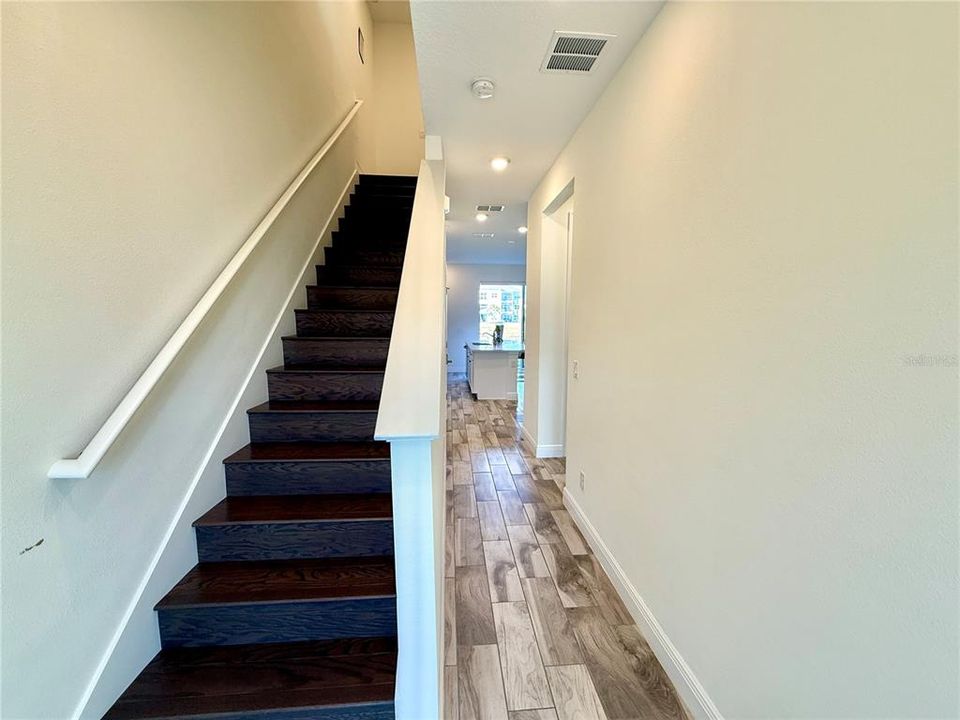 En Venta: $393,000 (3 camas, 3 baños, 1550 Pies cuadrados)