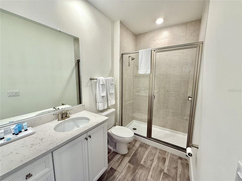 En Venta: $393,000 (3 camas, 3 baños, 1550 Pies cuadrados)