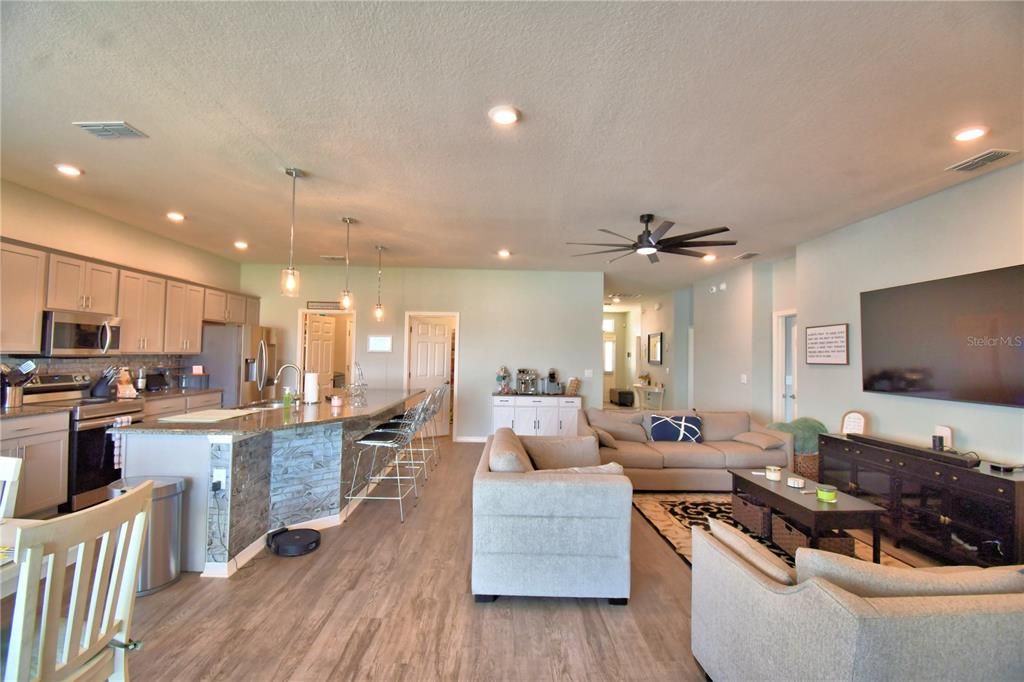 For Sale: $369,000 (4 beds, 2 baths, 2062 Square Feet)