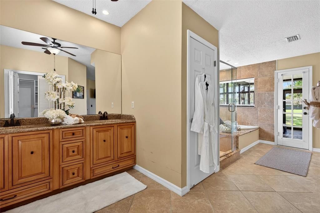 For Sale: $560,000 (3 beds, 2 baths, 1903 Square Feet)