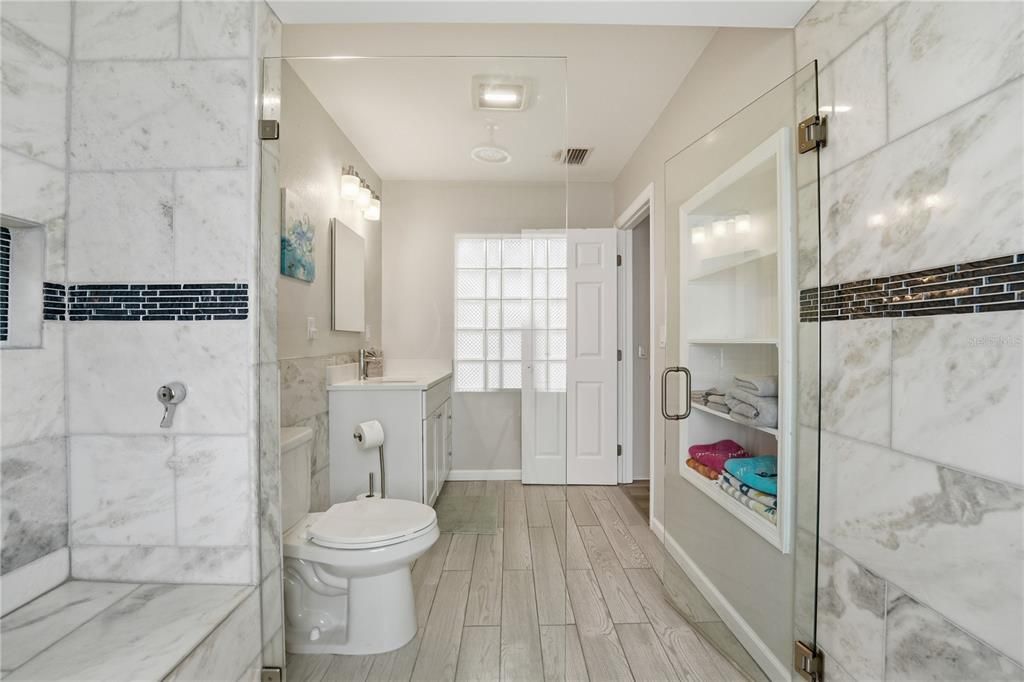 For Sale: $499,999 (3 beds, 2 baths, 1336 Square Feet)