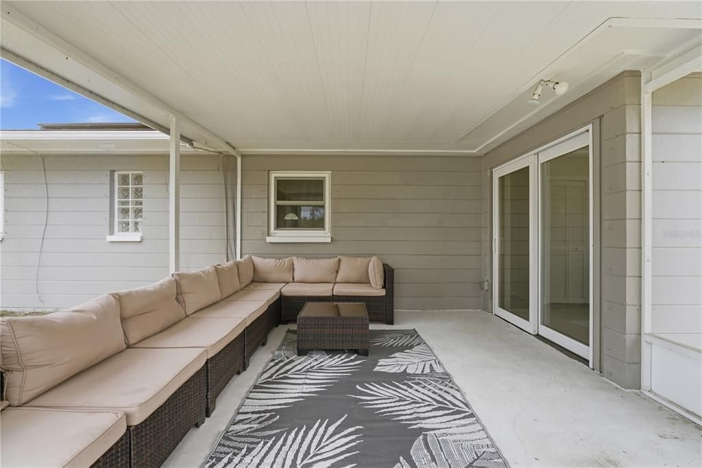 For Sale: $499,999 (3 beds, 2 baths, 1336 Square Feet)