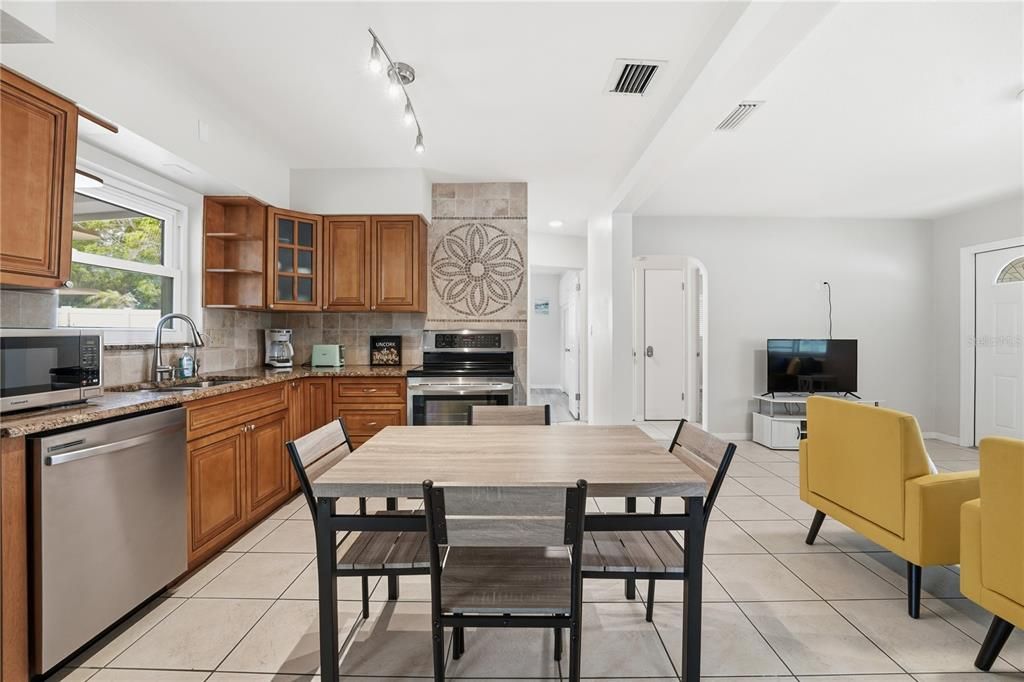 For Sale: $499,999 (3 beds, 2 baths, 1336 Square Feet)