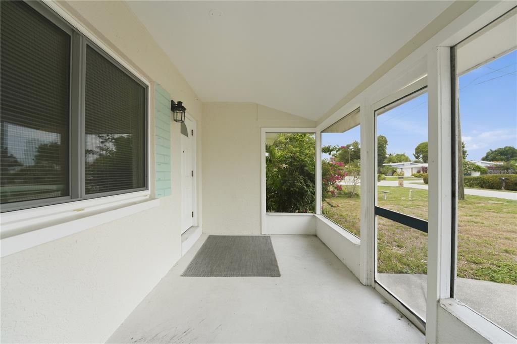 For Sale: $499,999 (3 beds, 2 baths, 1336 Square Feet)