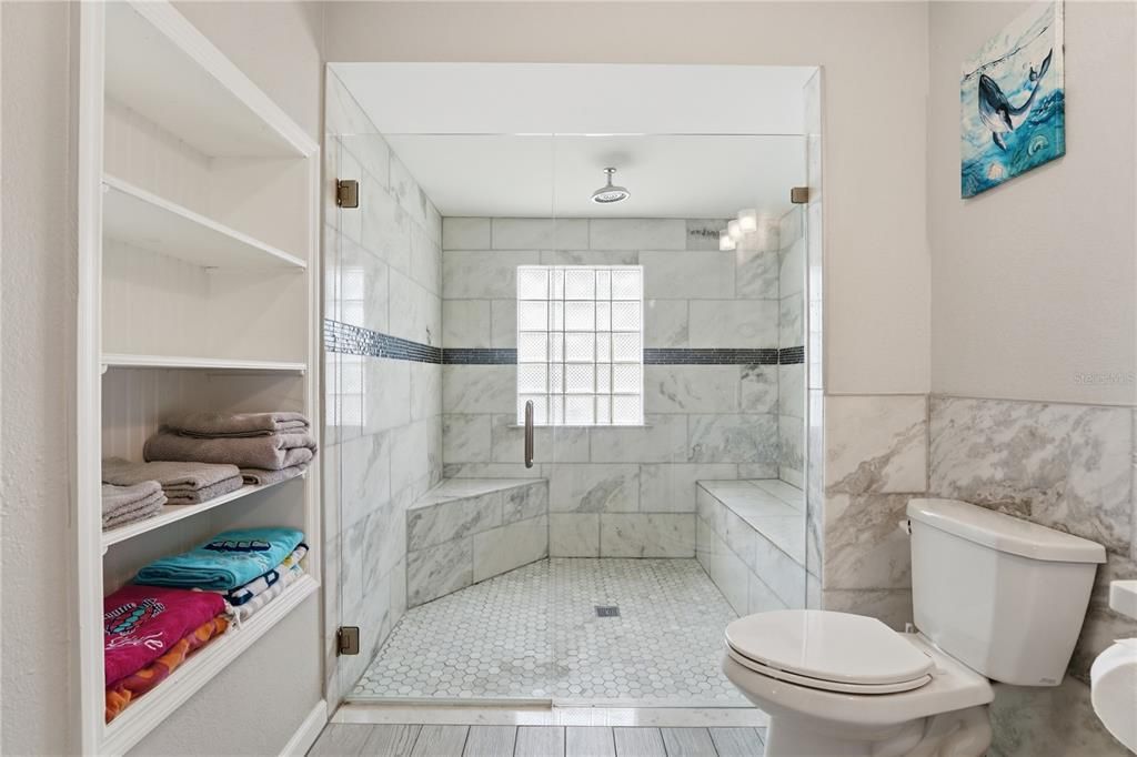 For Sale: $499,999 (3 beds, 2 baths, 1336 Square Feet)
