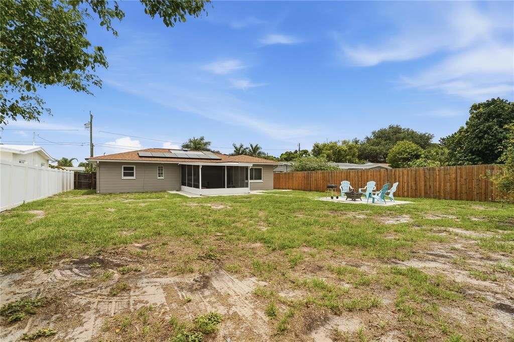 For Sale: $499,999 (3 beds, 2 baths, 1336 Square Feet)