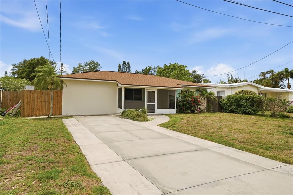 For Sale: $499,999 (3 beds, 2 baths, 1336 Square Feet)