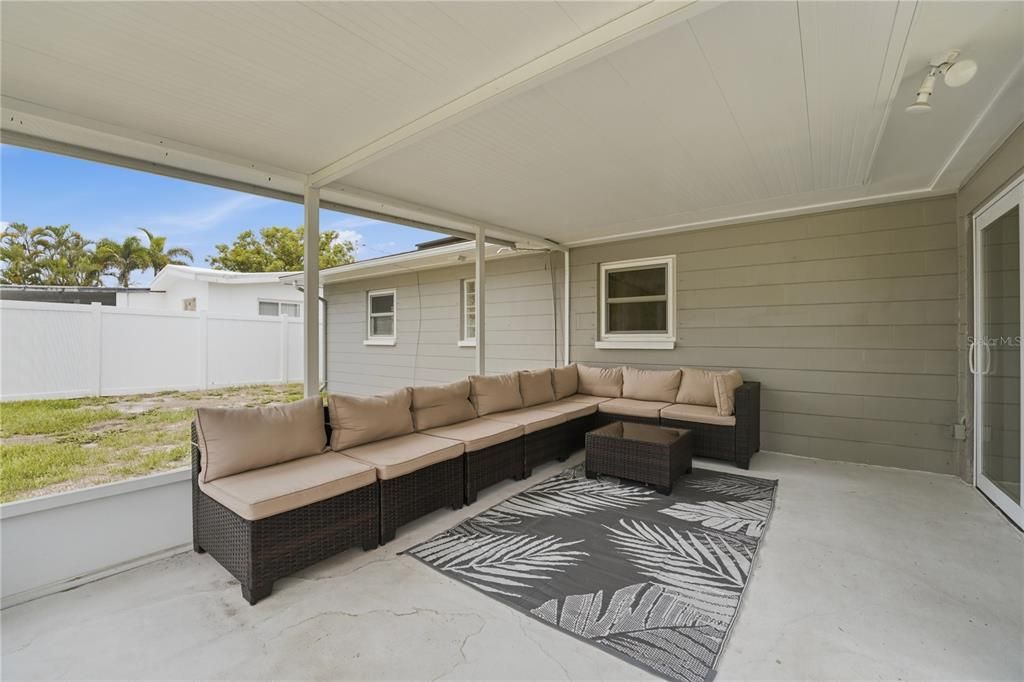For Sale: $499,999 (3 beds, 2 baths, 1336 Square Feet)