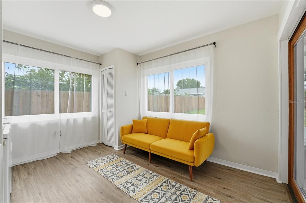 For Sale: $499,999 (3 beds, 2 baths, 1336 Square Feet)