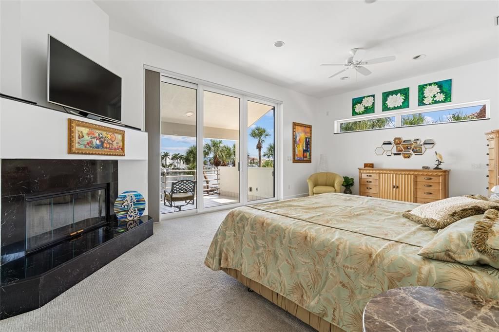 For Sale: $3,499,000 (5 beds, 4 baths, 4636 Square Feet)
