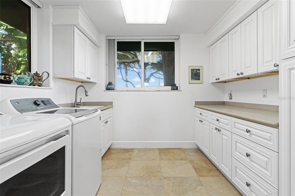 For Sale: $3,499,000 (5 beds, 4 baths, 4636 Square Feet)