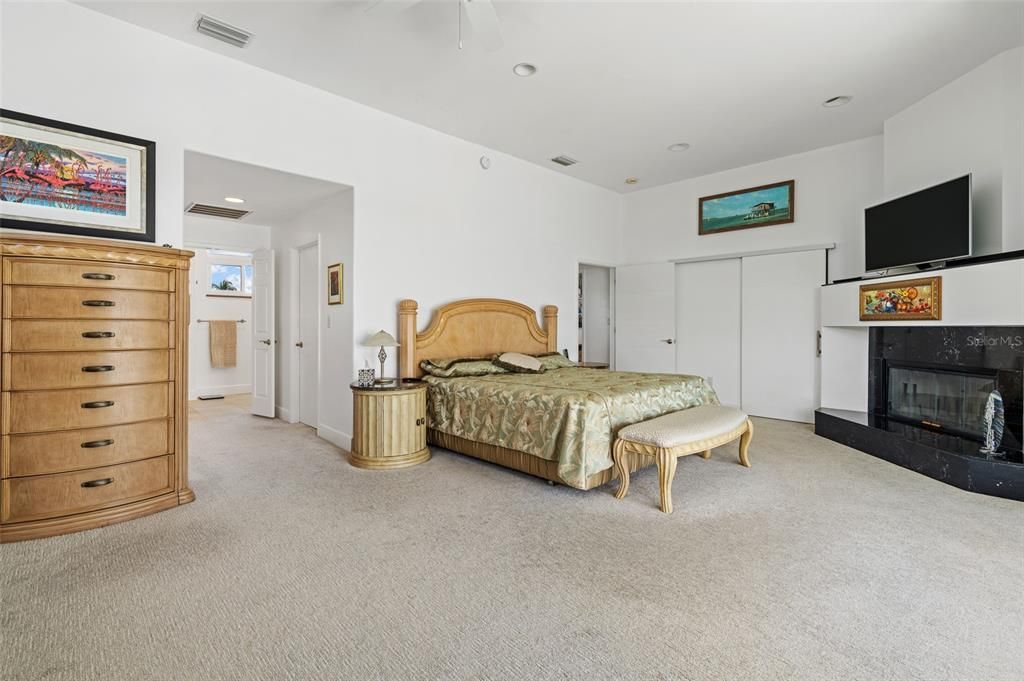 For Sale: $3,499,000 (5 beds, 4 baths, 4636 Square Feet)