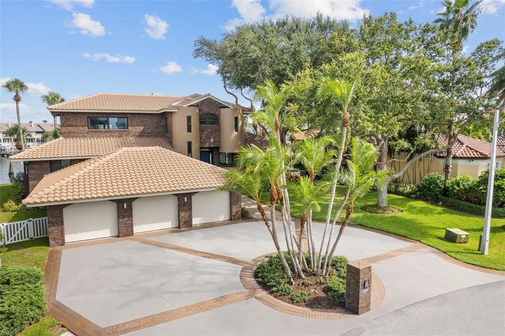 For Sale: $3,499,000 (5 beds, 4 baths, 4636 Square Feet)