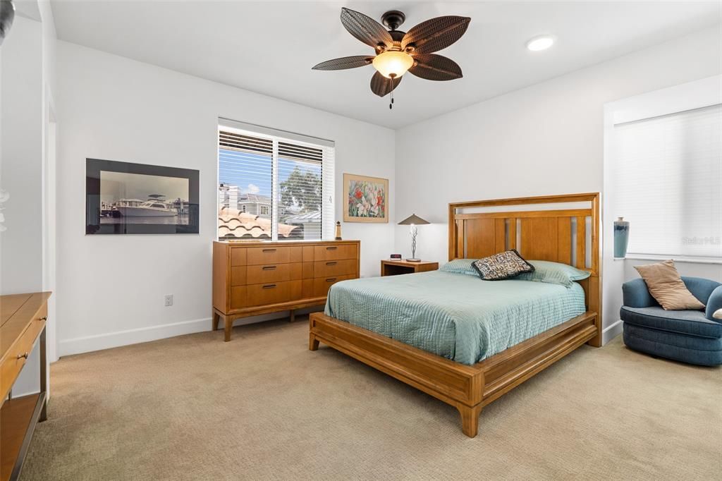 For Sale: $3,499,000 (5 beds, 4 baths, 4636 Square Feet)