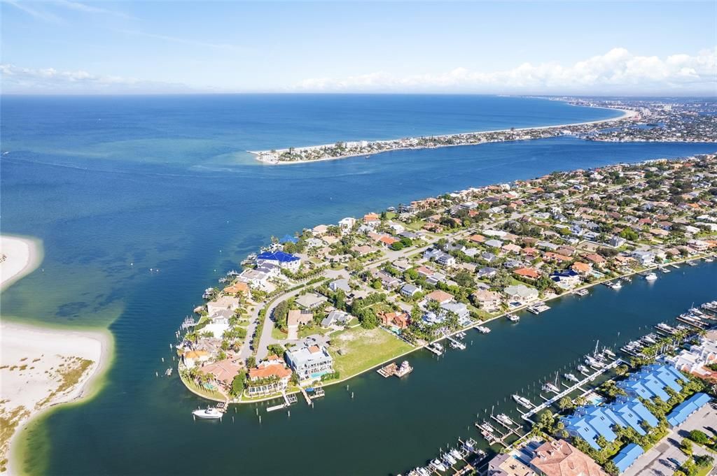 For Sale: $3,499,000 (5 beds, 4 baths, 4636 Square Feet)