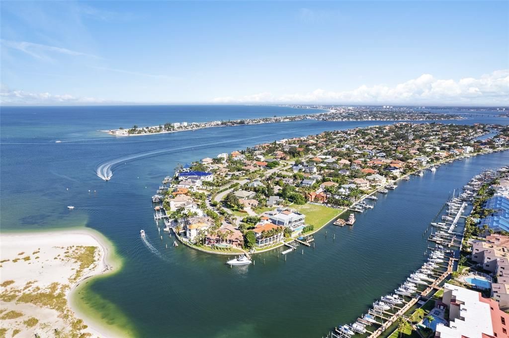For Sale: $3,499,000 (5 beds, 4 baths, 4636 Square Feet)