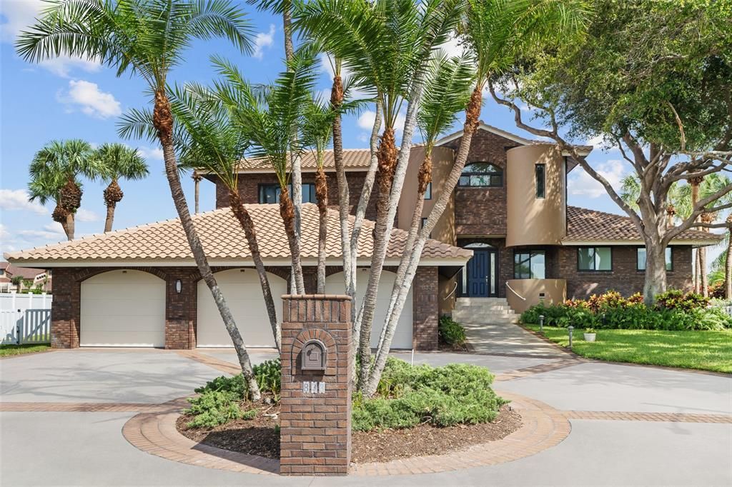 For Sale: $3,499,000 (5 beds, 4 baths, 4636 Square Feet)