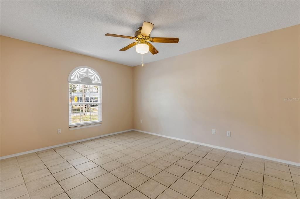 Active With Contract: $315,000 (3 beds, 2 baths, 1412 Square Feet)