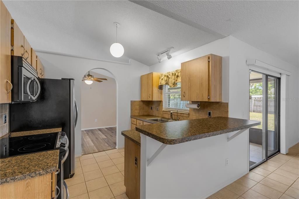 Active With Contract: $315,000 (3 beds, 2 baths, 1412 Square Feet)