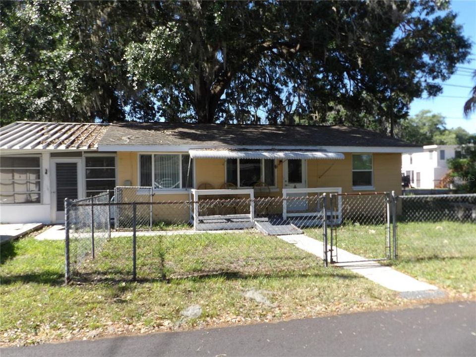 For Sale: $195,000 (3 beds, 1 baths, 816 Square Feet)