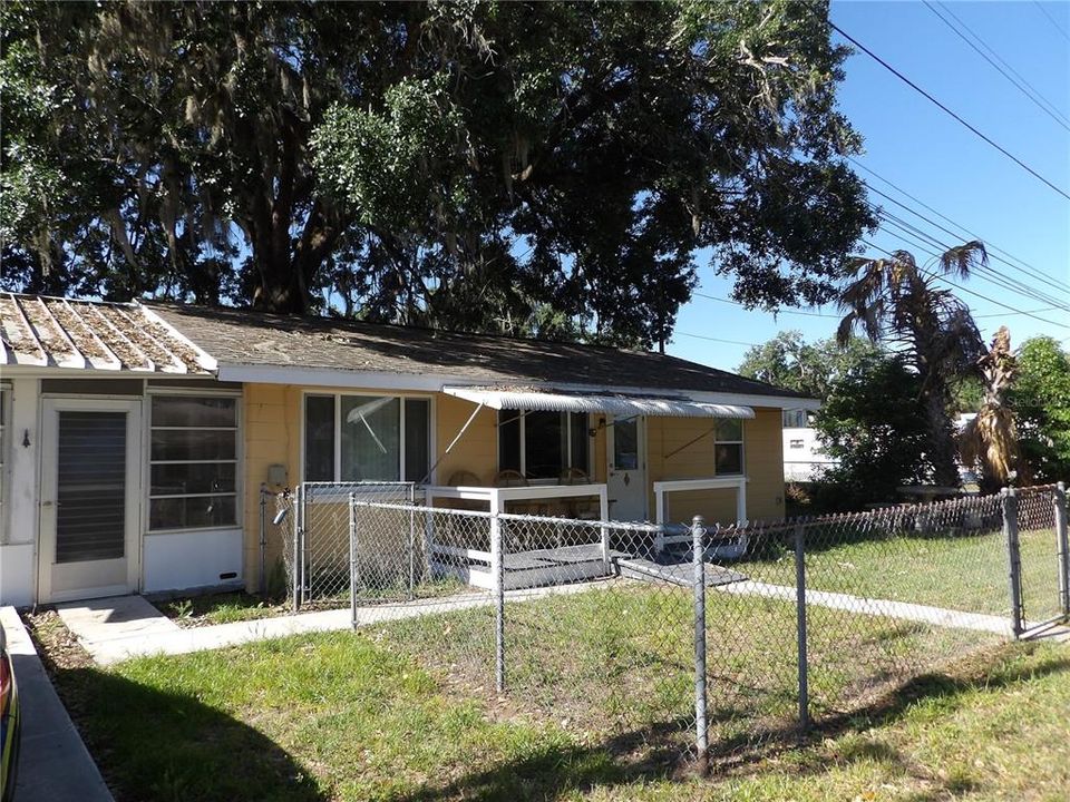 For Sale: $195,000 (3 beds, 1 baths, 816 Square Feet)