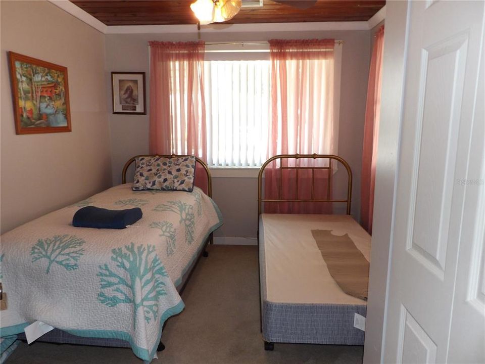 For Sale: $195,000 (3 beds, 1 baths, 816 Square Feet)
