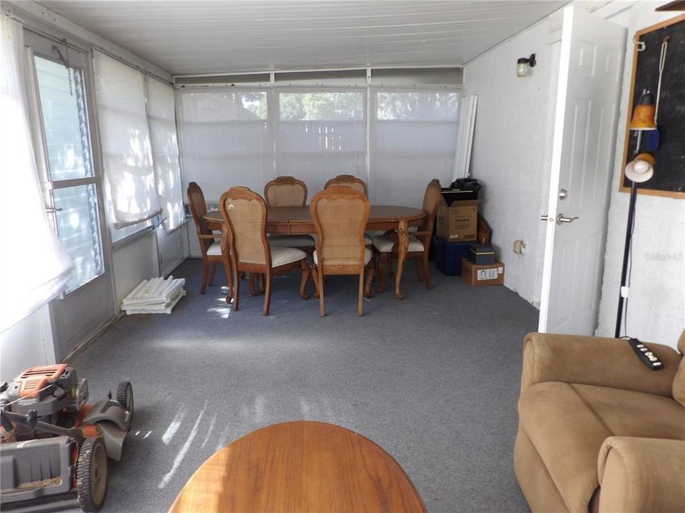 For Sale: $195,000 (3 beds, 1 baths, 816 Square Feet)