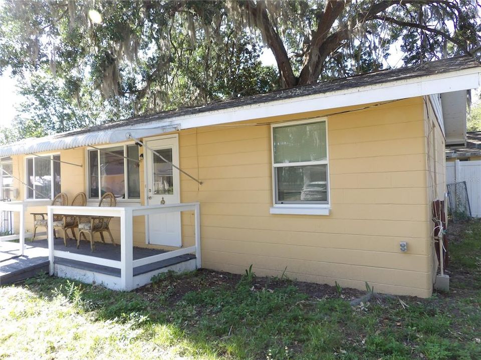 For Sale: $195,000 (3 beds, 1 baths, 816 Square Feet)