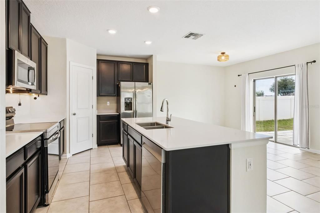 For Sale: $329,900 (4 beds, 2 baths, 1677 Square Feet)