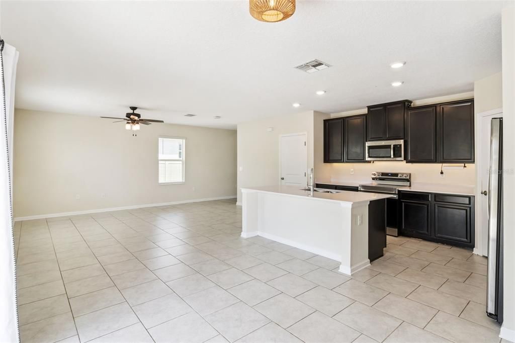 For Sale: $329,900 (4 beds, 2 baths, 1677 Square Feet)