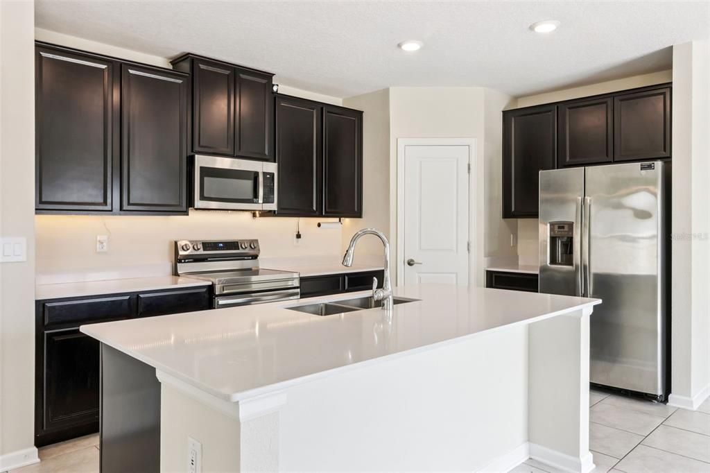 For Sale: $329,900 (4 beds, 2 baths, 1677 Square Feet)
