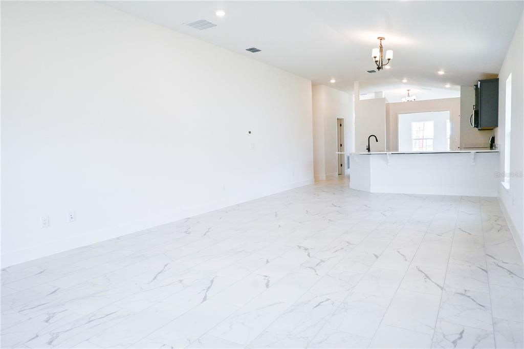 En Venta: $317,850 (4 camas, 2 baños, 2020 Pies cuadrados)
