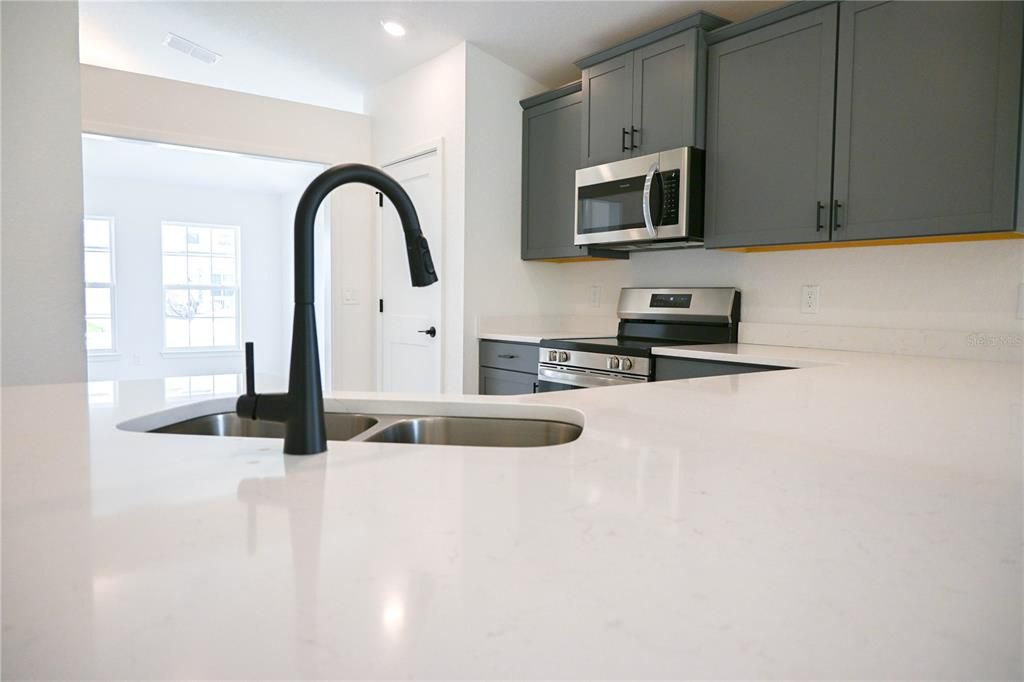 En Venta: $317,850 (4 camas, 2 baños, 2020 Pies cuadrados)