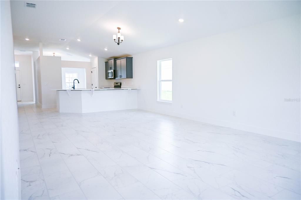En Venta: $317,850 (4 camas, 2 baños, 2020 Pies cuadrados)