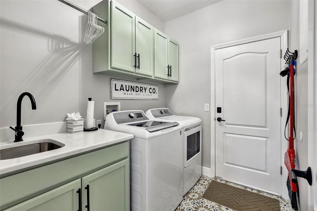 For Sale: $1,100,000 (4 beds, 3 baths, 3419 Square Feet)