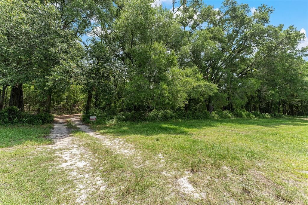 На продажу: $1,250,000 (35.00 acres)