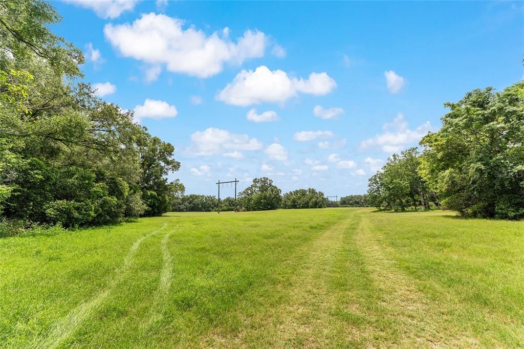 На продажу: $1,250,000 (35.00 acres)