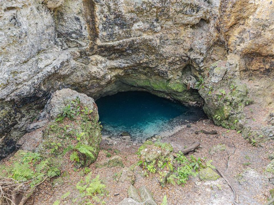 На продажу: $1,250,000 (35.00 acres)