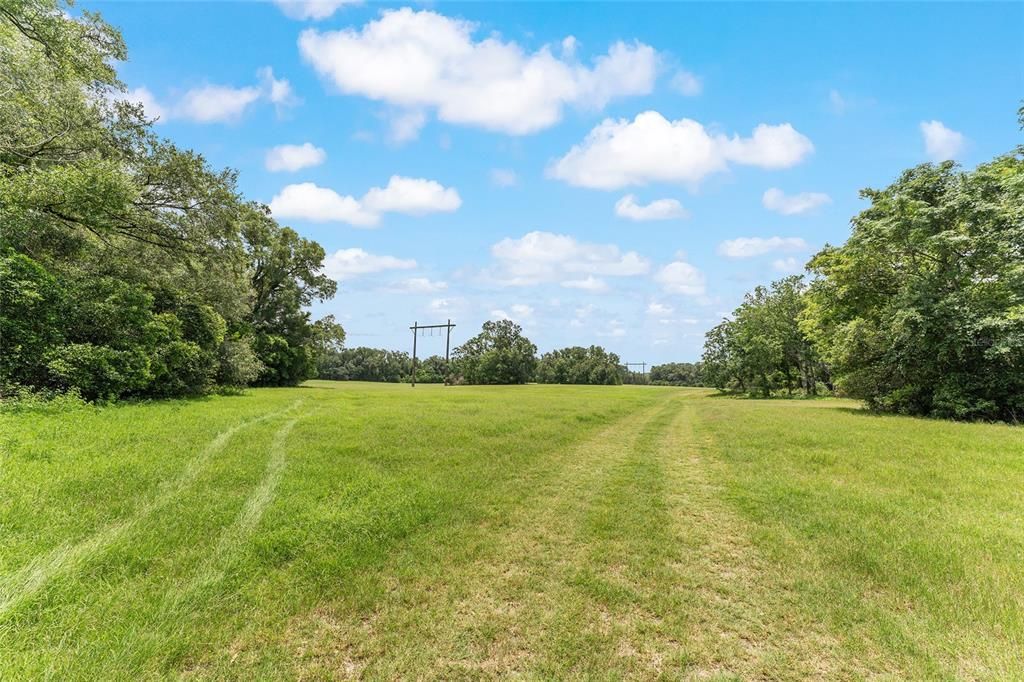 На продажу: $1,250,000 (35.00 acres)