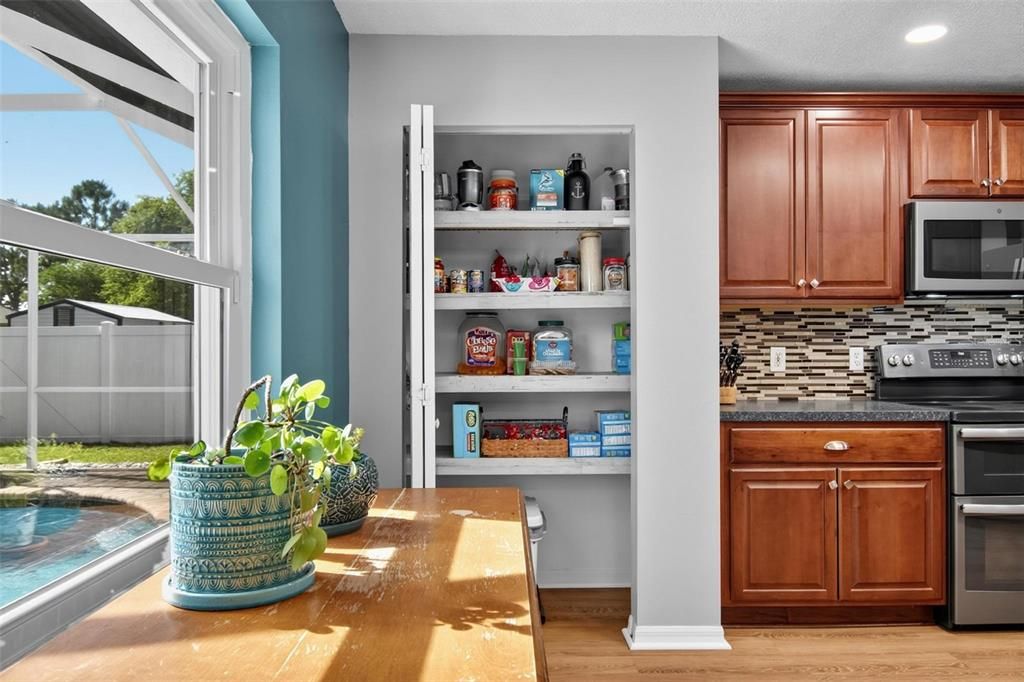 На продажу: $415,000 (4 спален, 2 ванн, 1693 Квадратных фут)