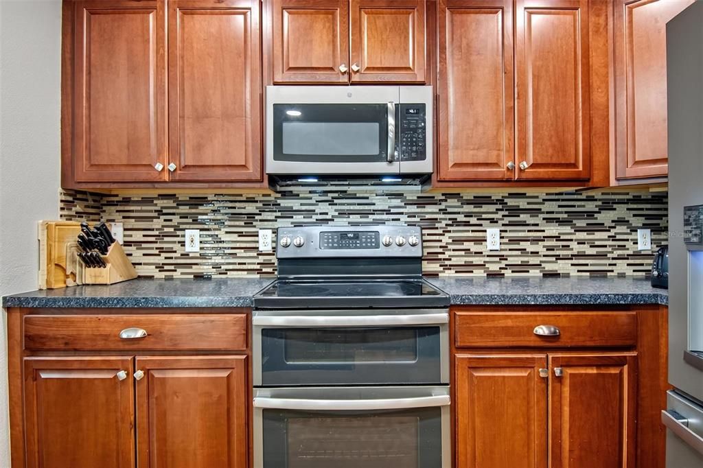 На продажу: $415,000 (4 спален, 2 ванн, 1693 Квадратных фут)