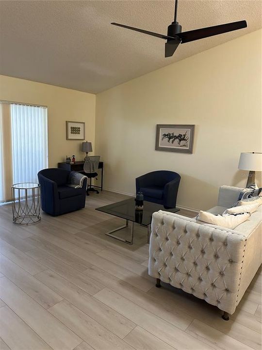 En Venta: $289,000 (2 camas, 2 baños, 1314 Pies cuadrados)