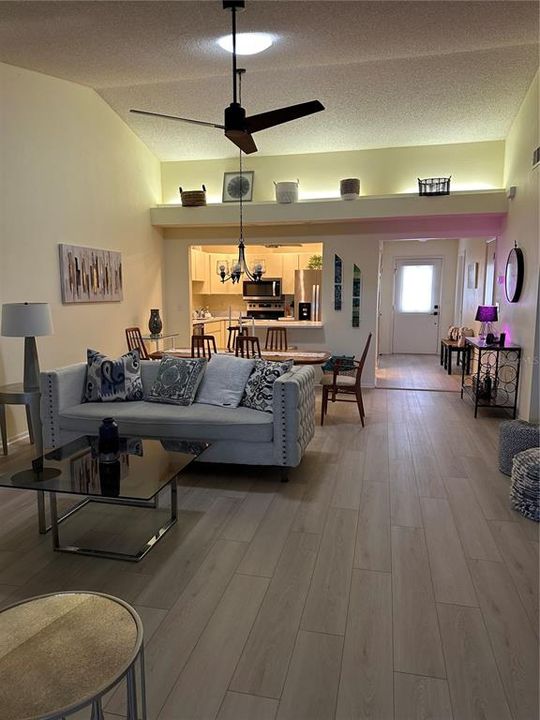 En Venta: $289,000 (2 camas, 2 baños, 1314 Pies cuadrados)