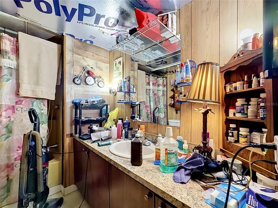 Active With Contract: $99,000 (2 beds, 1 baths, 768 Square Feet)