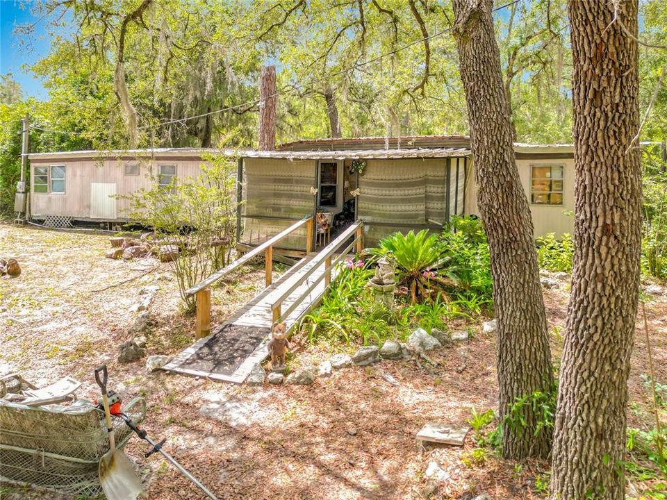 Active With Contract: $99,000 (2 beds, 1 baths, 768 Square Feet)