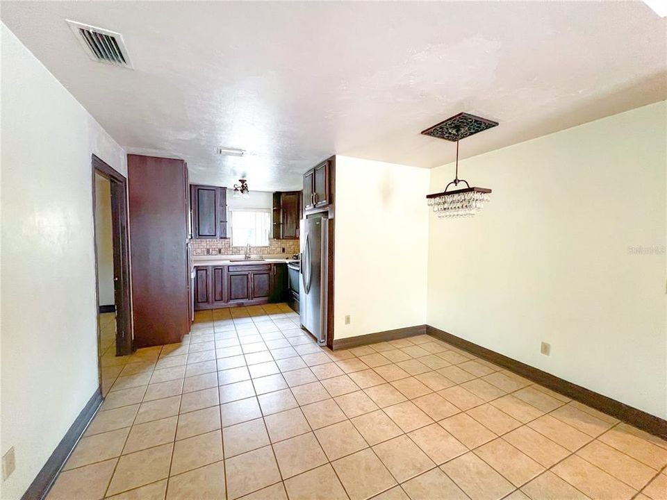 For Rent: $2,050 (3 beds, 2 baths, 1323 Square Feet)