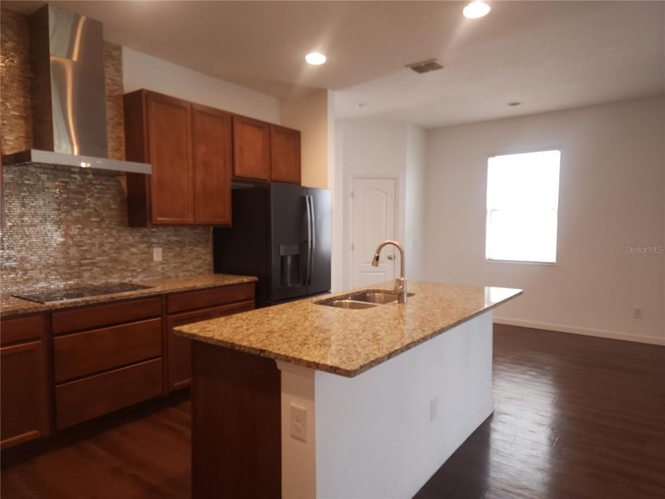 В аренду: $2,600 (4 спален, 2 ванн, 2121 Квадратных фут)