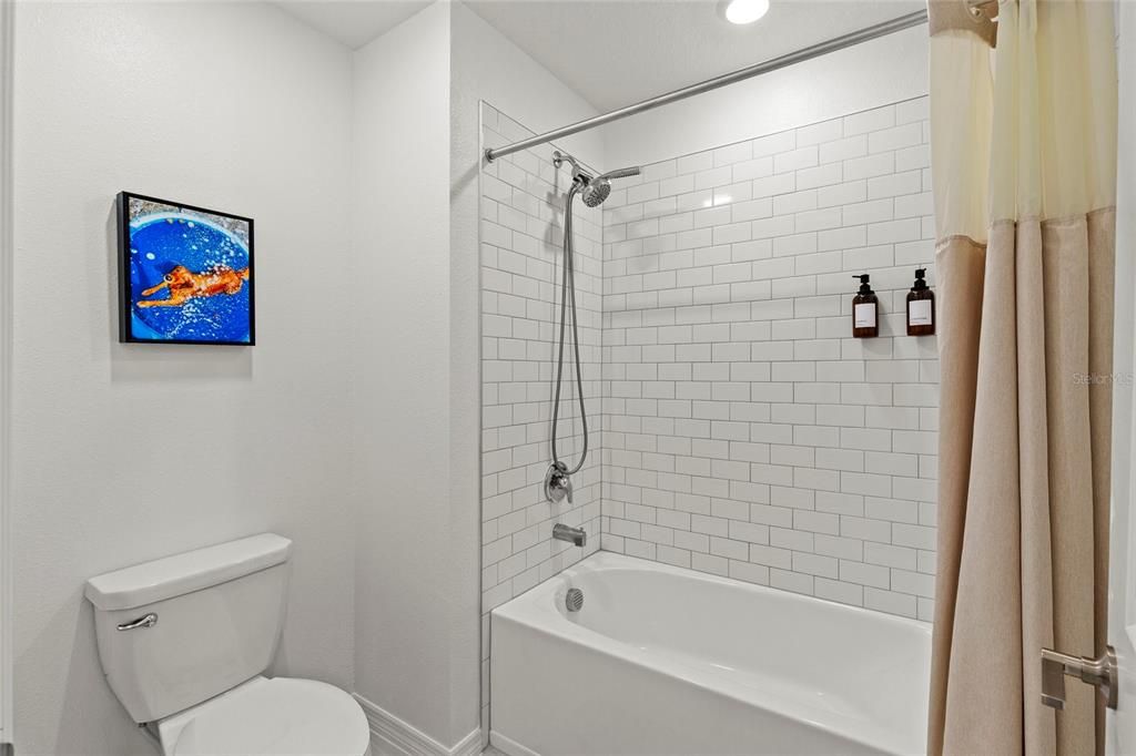 En Venta: $385,000 (5 camas, 2 baños, 2389 Pies cuadrados)